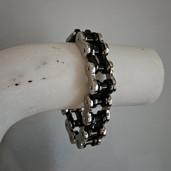 BIRCH & STEEL Motorcycle Bracelet - Picture 3 of 3